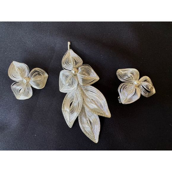 Vintage Spun Wire Jewelry Set Brooch Earrings Germany Pearl Flower Leaf MCM - Picture 1 of 7